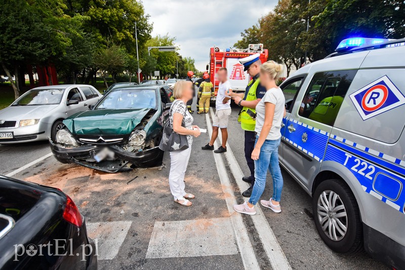 Kolizja na al. Tysiąclecia zdjęcie nr 210025