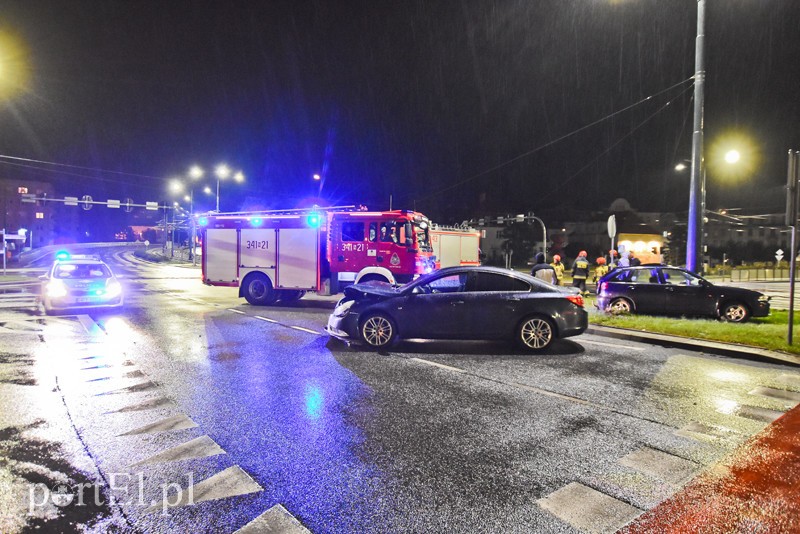 Zderzenie seata z oplem wieczorową porą zdjęcie nr 210610