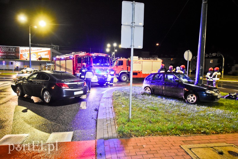 Elbląg Zderzenie seata z oplem wieczorową porą