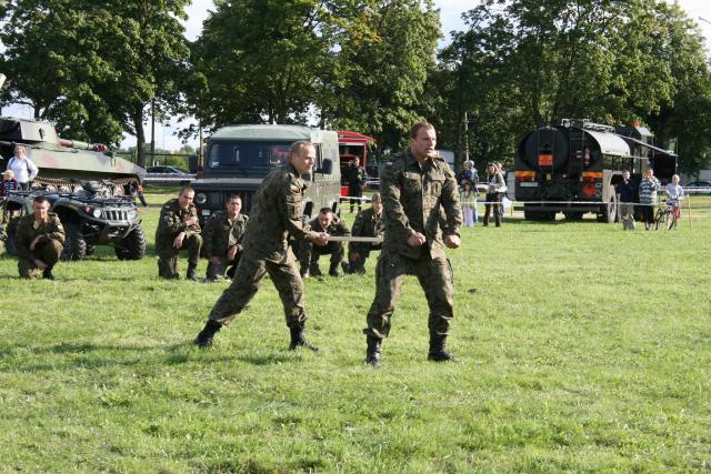 Elbląg Pokazy z okazji obchodów rocznicy 16 PDZ
