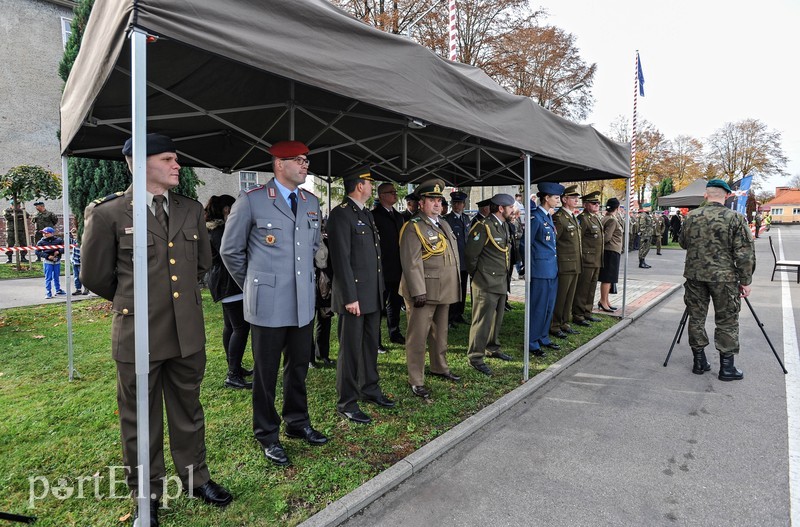  Pułk ma swój sztandar zdjęcie nr 213202