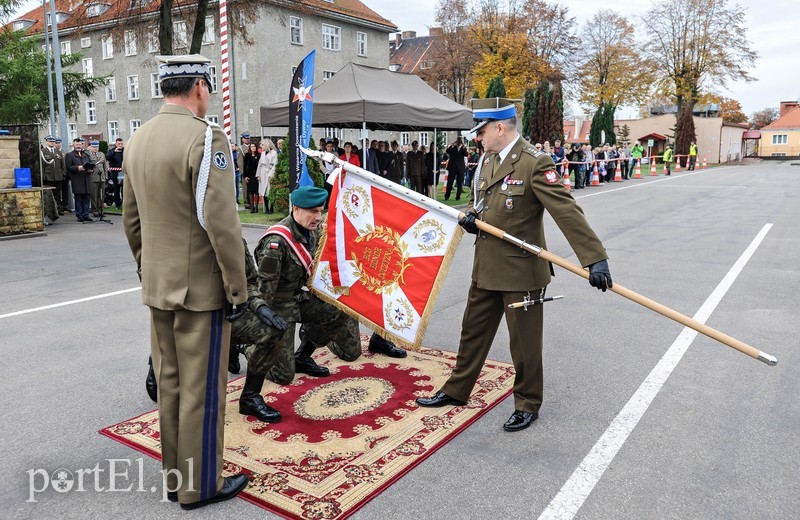  Pułk ma swój sztandar zdjęcie nr 213241