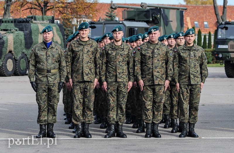  Pułk ma swój sztandar zdjęcie nr 213199