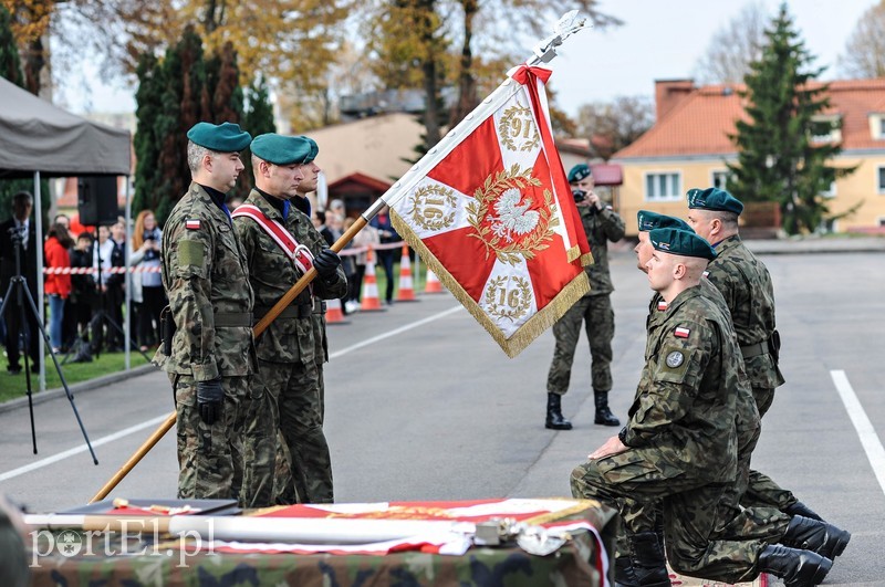  Pułk ma swój sztandar zdjęcie nr 213214