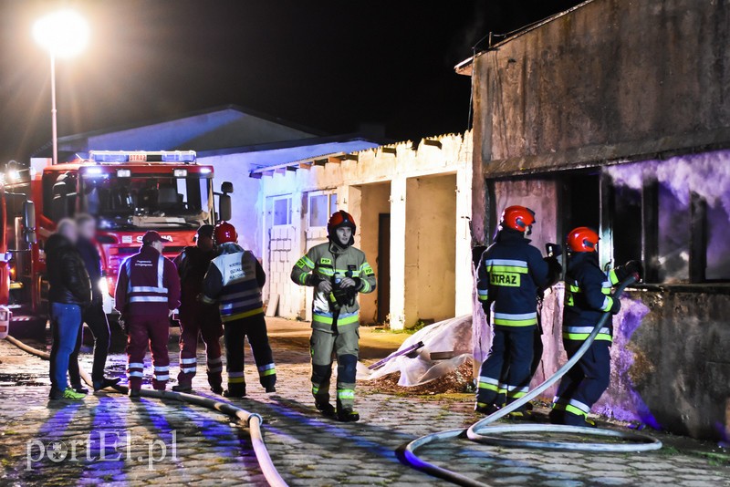 W Bielniku Drugim spłonęło około 200 balotów zdjęcie nr 217317