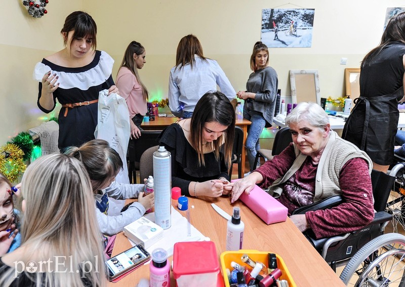 Przenieśli się do lat dwudziestych, czyli wielka metamorfoza seniorów zdjęcie nr 218615