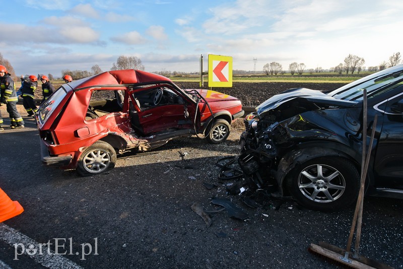 Elbląg Zderzenie volkswagena z kią na drodze krajowej nr 22