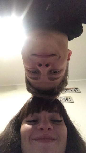 To ja.
A to moja dziewczyna.
Niczym Pan i Pani Smith...
...Tylko Pan i Pani Bulwa.

Otóż,
Pani Bulwa dusze ma