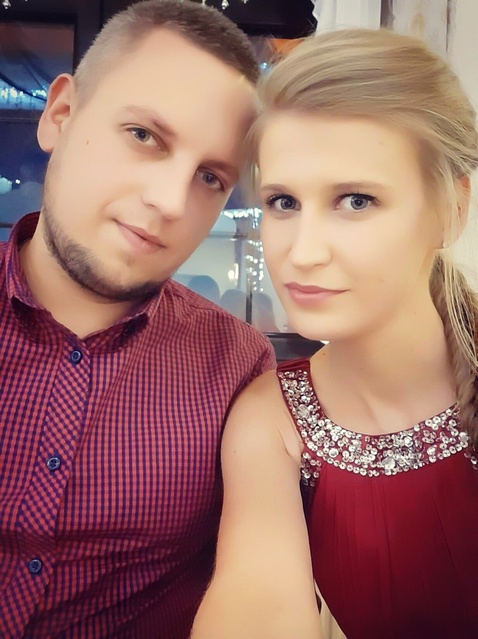 Wiersz mojego autorstwa,
Każdą chwilę, wszystkie doby,
Chcę być obok Twej osoby. 
Gdy obudzisz się nad