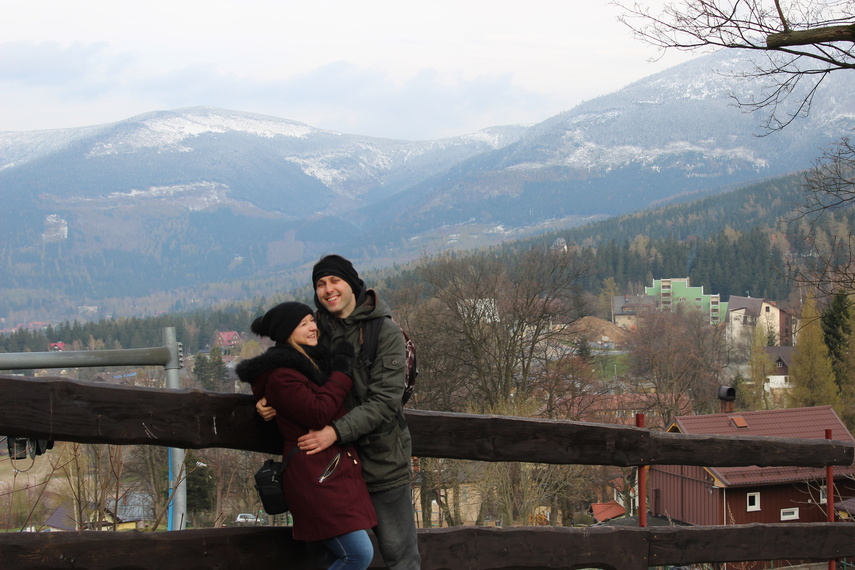 Za co cenię moją drugą połowę?
Za to, że wiem, że jesteśmy na dobre i na złe, w zdrowiu i w chorobie. Mimo 4 letniego