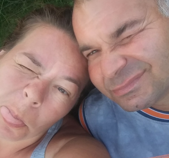 Jesteśmy  szczęśliwi bo siebie mamy, kochamy siebie, każda wolną chwilę spędzamy razem.
Agnieszka