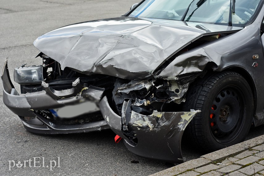 Zajechał drogę i doprowadził do kolizji zdjęcie nr 221222