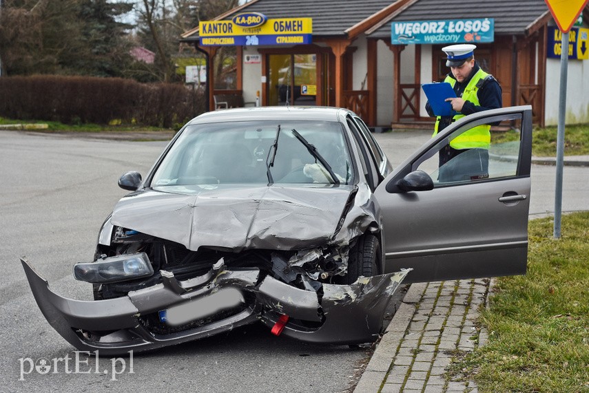 Zajechał drogę i doprowadził do kolizji zdjęcie nr 221221