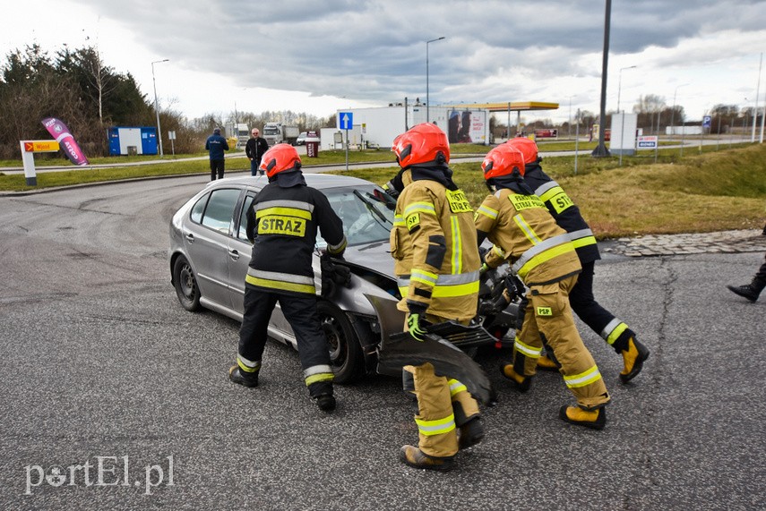Zajechał drogę i doprowadził do kolizji zdjęcie nr 221216