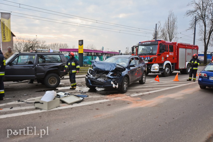 Kolizja trzech samochodów na al. Grunwaldzkiej zdjęcie nr 221669