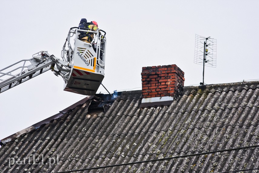 Pożar poddasza ponad 100-letniej kamienicy w Gronowie Elbląskim zdjęcie nr 222062