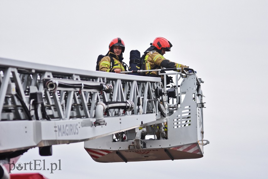 Elbląg Pożar poddasza ponad 100-letniej kamienicy w Gronowie Elbląskim