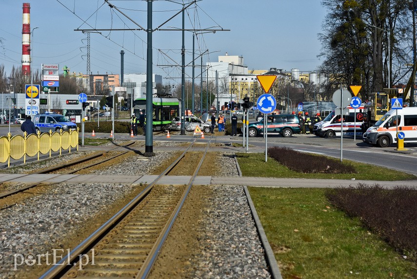Elbląg Zderzenie mercedesa z tramwajem na rondzie Solidarności