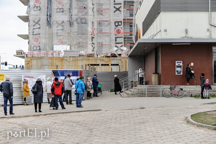 W Elblągu spokojnie, tylko ludzie jakby smutniejsi" zdjęcie nr 222472