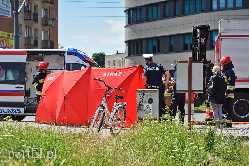 Rowerzystka potrąciła kobietę wysiadającą z autobusu zdjęcie nr 225998