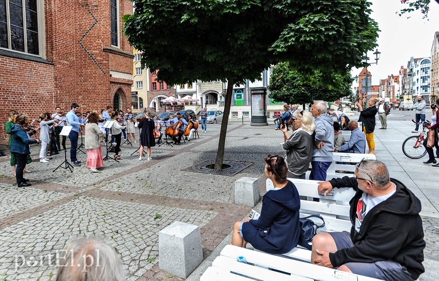 Orkiestra wyszła do ludzi zdjęcie nr 226097