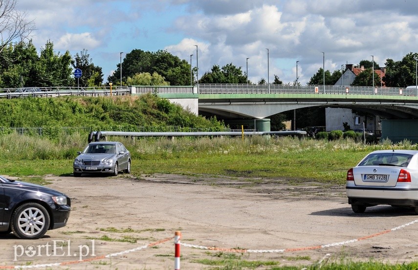 Na prawo most, na lewo most, a dołem Elbląg płynie zdjęcie nr 227033