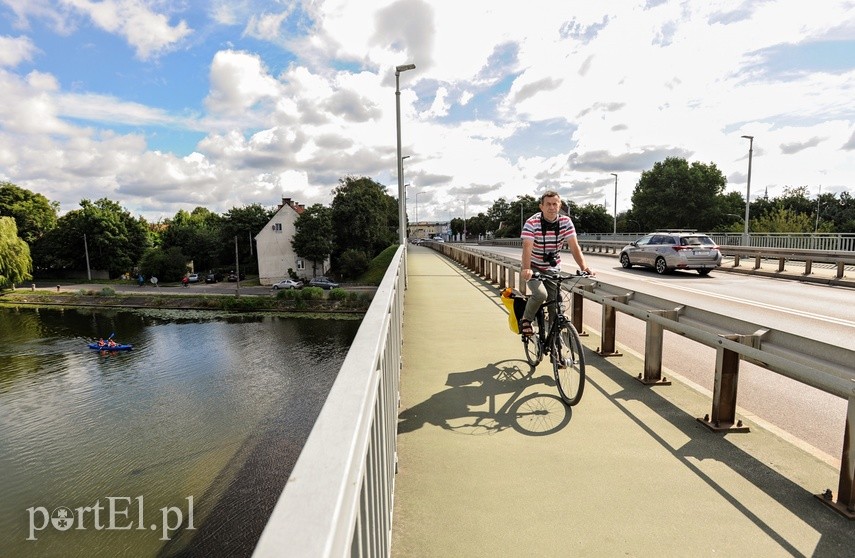 Na prawo most, na lewo most, a dołem Elbląg płynie zdjęcie nr 227030