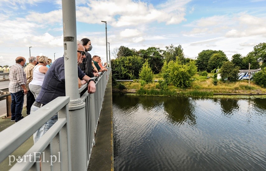 Na prawo most, na lewo most, a dołem Elbląg płynie zdjęcie nr 227026