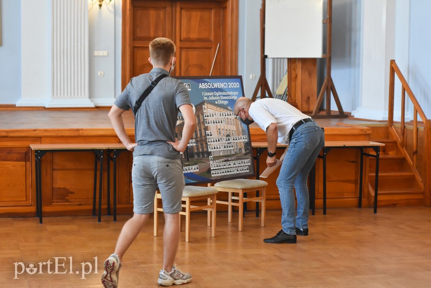 Maturzyści poznali wyniki egzaminów i odebrali świadectwa dojrzałości zdjęcie nr 227924