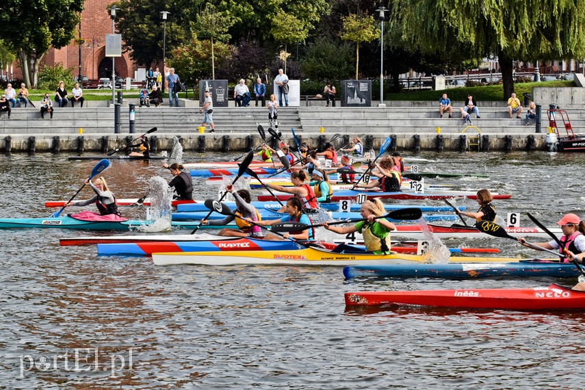 Kajakarskie święto na rzece zdjęcie nr 230722