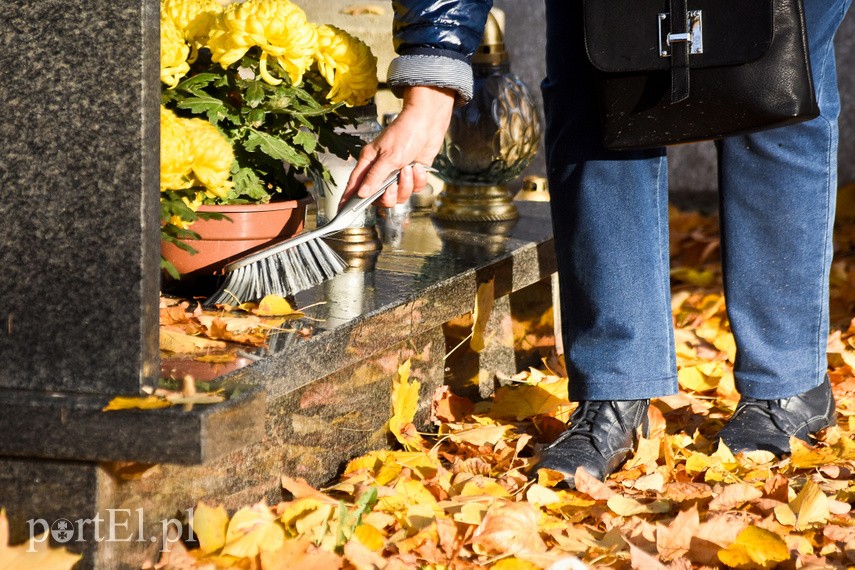 "A dziś można już wejść na cmentarz?" zdjęcie nr 232571