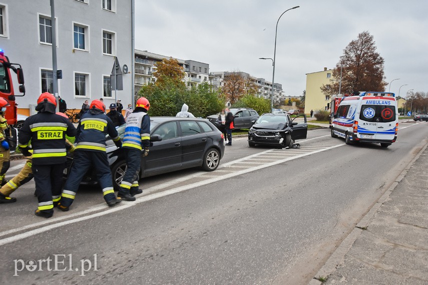 Kolizja fiata z audi na al. Grunwaldzkiej zdjęcie nr 232815