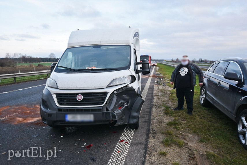 Uciekał przed policją, zniszczył cztery auta i radiowóz na S7 zdjęcie nr 233509