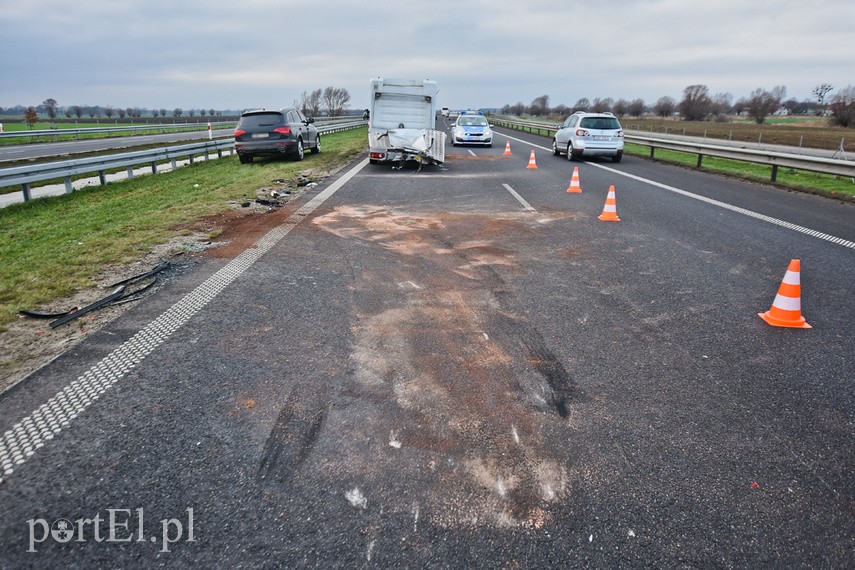Uciekał przed policją, zniszczył cztery auta i radiowóz na S7 zdjęcie nr 233506