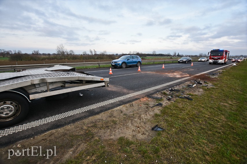 Uciekał przed policją, zniszczył cztery auta i radiowóz na S7 zdjęcie nr 233510