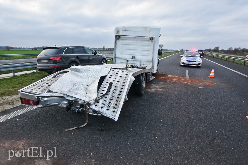 Uciekał przed policją, zniszczył cztery auta i radiowóz na S7 zdjęcie nr 233507