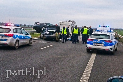 Uciekał przed policją, zniszczył cztery auta i radiowóz na S7 zdjęcie nr 233502