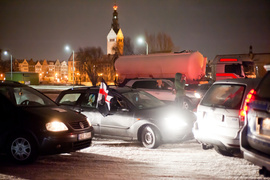 \"Samochodowy spacer\" z Elbląskim Strajkiem Kobiet