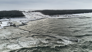 Atak zimy nie opóźnił prac na Mierzei