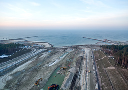 Na przekopie betonują śluzę