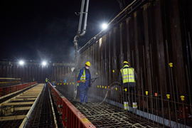 Na przekopie betonują śluzę