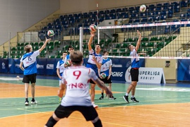 Co słychać pod siatką