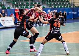 O włos od niespodzianki