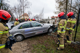 Kierowca vw golfa pijany i z zakazem prowadzenia spowodował wypadek