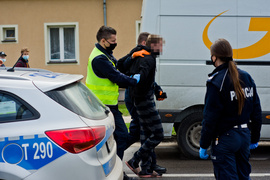 Zderzenie trzech aut, sprawca miał 2,5 promila i był poszukiwany