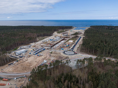 Na przekopie kładą asfalt