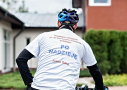 Dotarł na rowerze na Jasną Górę, by pomóc hospicjum (aktualizacja)