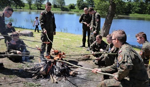 Uczniowie na szkoleniu u terytorialsów