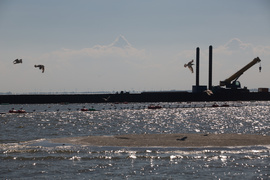 Prace kafarowe na sztucznej wyspie na finiszu