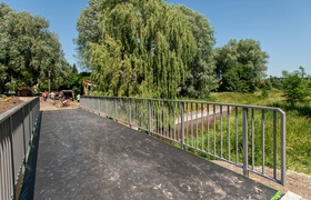 Kładką przez Kumielę